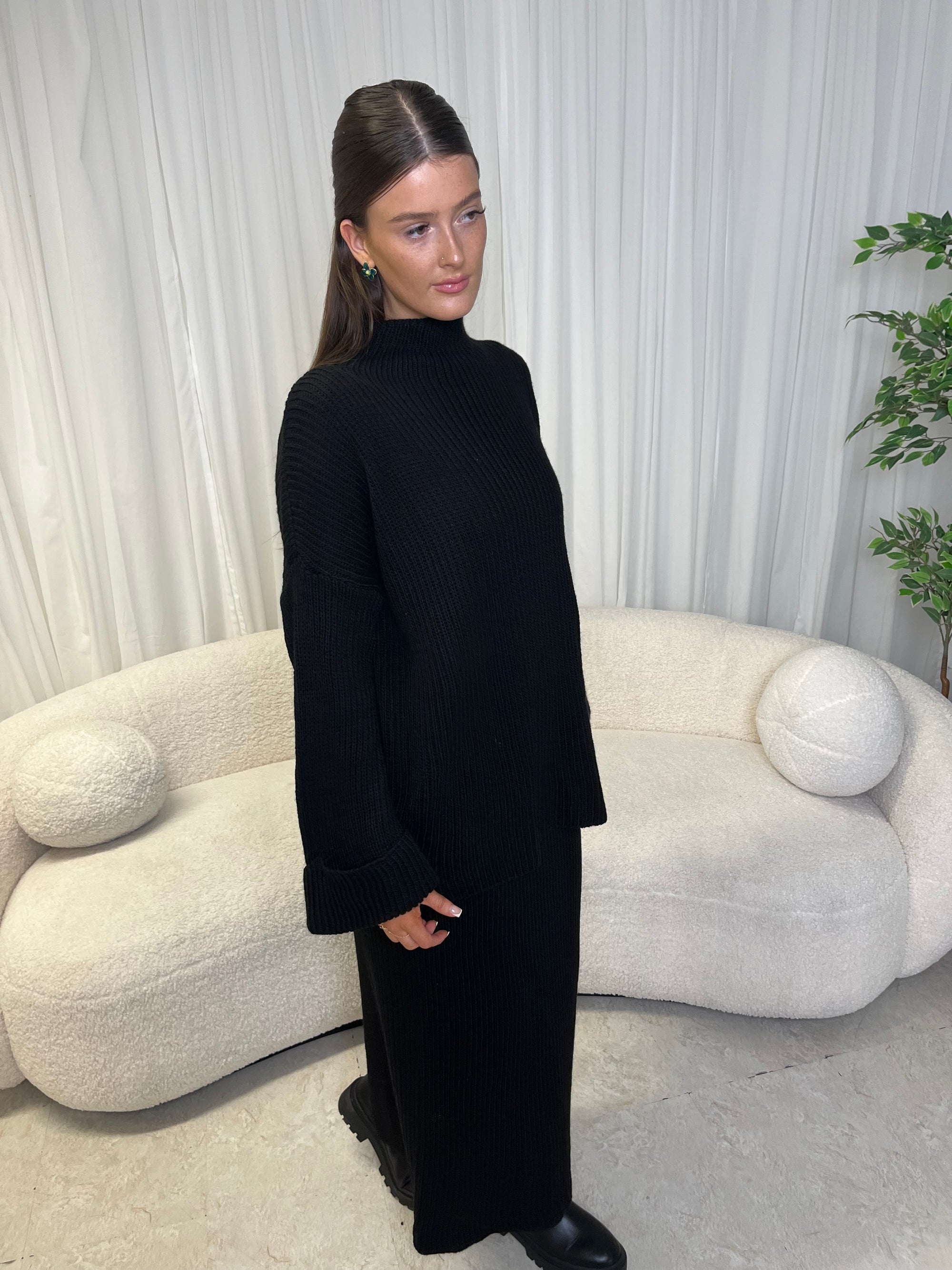 Black knitted skirt set