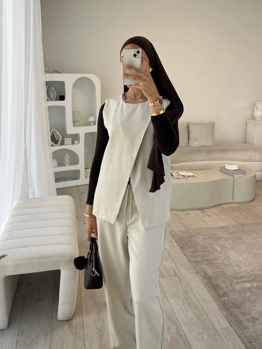 Beige sleeveless blazer and trouser set (TALL)