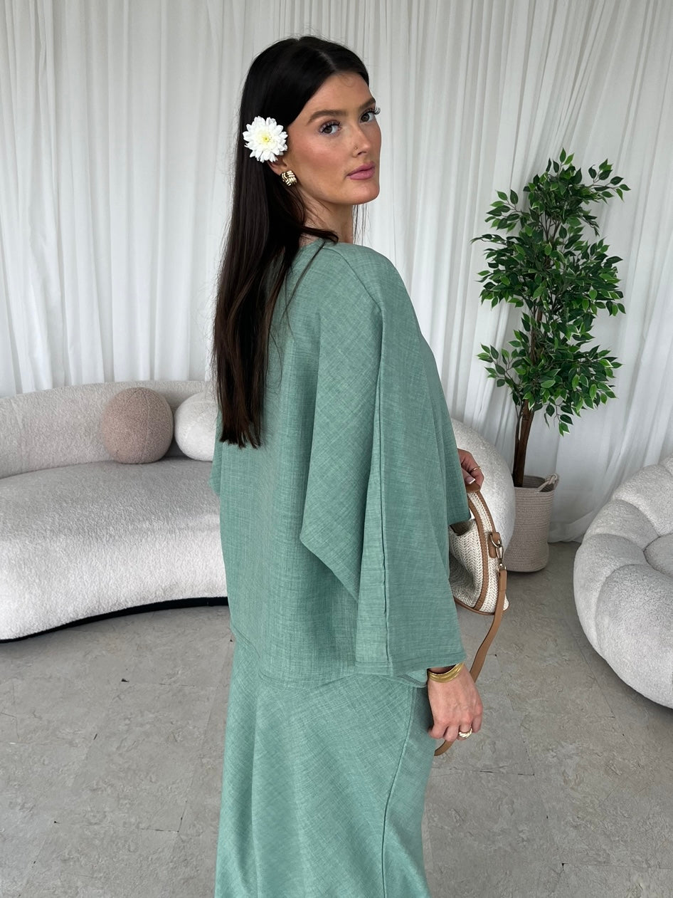 Cape top and skirt set Mint